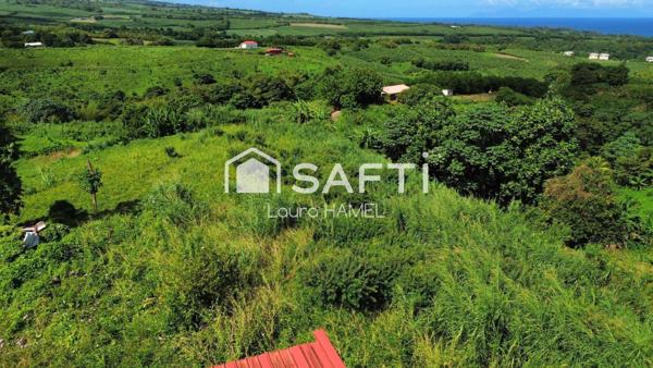 Grand terrain constructible, une vue mer, quartier Bon Repos.