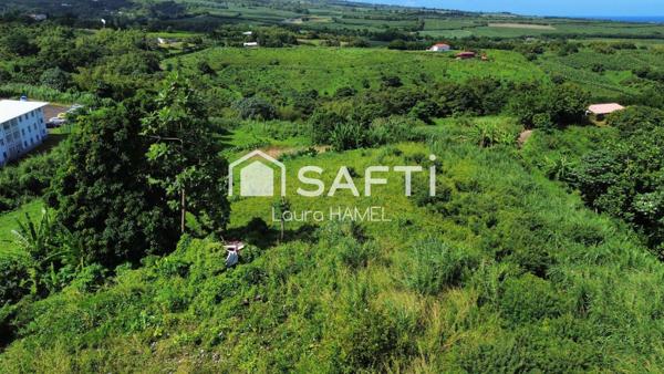 Grand terrain constructible, une vue mer, quartier Bon Repos.