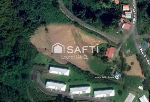 Grand terrain constructible, une vue mer, quartier Bon Repos.