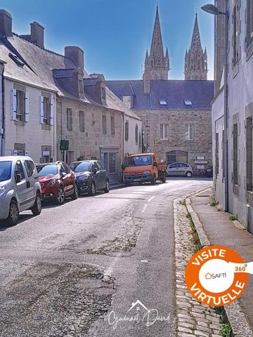 GRANDE BATISSE DE CARACTÈRE À RÉHABILITER - IDÉAL MAISON FAMILIALE AVEC ESPACE COMMERCIAL