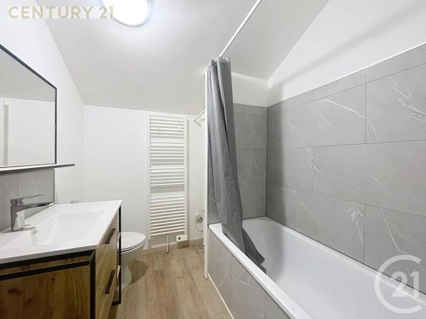 Immeuble à vendre  317,50 m 2   MONTPON MENESTEROL  - 24