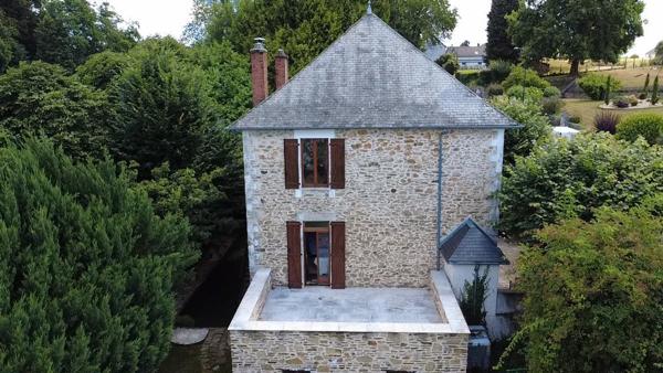 Maison en pierre avec 5 chambres au coeur d'Arnac Pompadour