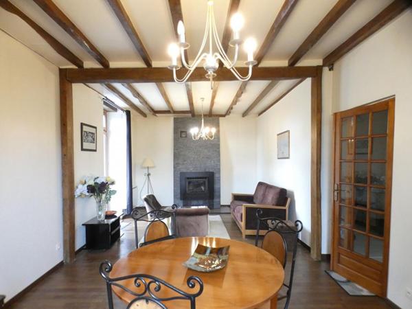 Maison en pierre avec 5 chambres au coeur d'Arnac Pompadour