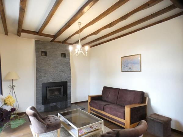 Maison en pierre avec 5 chambres au coeur d'Arnac Pompadour