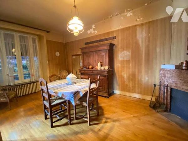 Aurillac, quartier Saint-Joseph, sur terrain de 970 m², maison d'habitation individuelle compre...