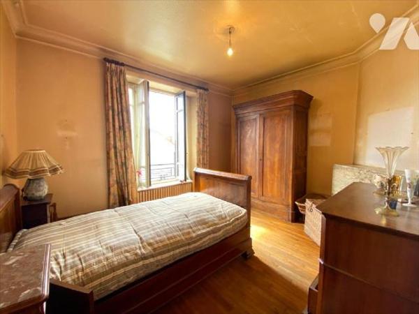 Aurillac, quartier Saint-Joseph, sur terrain de 970 m², maison d'habitation individuelle compre...