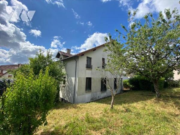 Aurillac, quartier Saint-Joseph, sur terrain de 970 m², maison d'habitation individuelle compre...