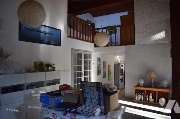 MAISON MODERNE SITUEE A VILLEFAGNAN 1hectare de terrain 220m2