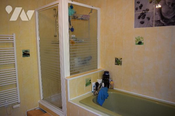 MAISON MODERNE SITUEE A VILLEFAGNAN 1hectare de terrain 220m2