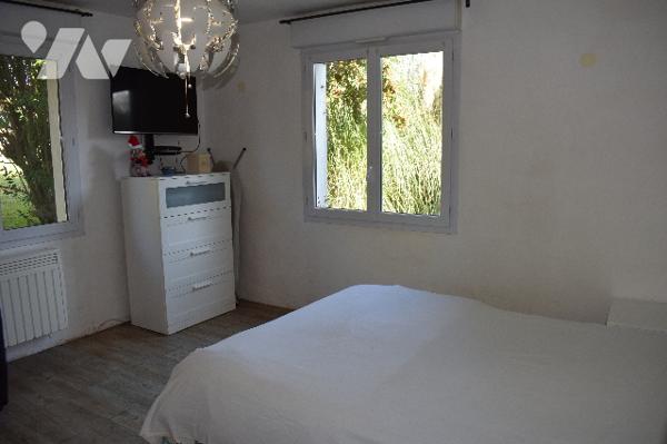 MAISON MODERNE SITUEE A VILLEFAGNAN 1hectare de terrain 220m2