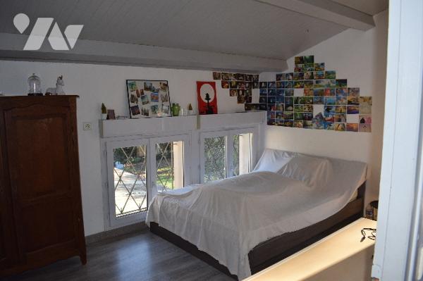 MAISON MODERNE SITUEE A VILLEFAGNAN 1hectare de terrain 220m2