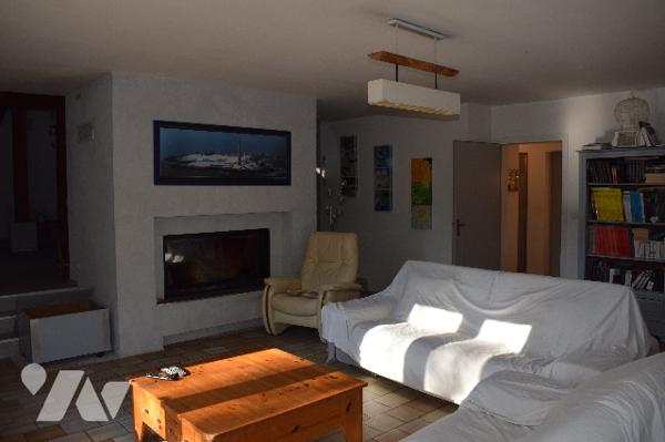 MAISON MODERNE SITUEE A VILLEFAGNAN 1hectare de terrain 220m2