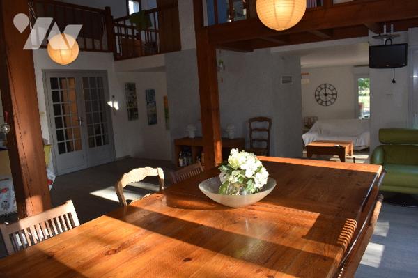 MAISON MODERNE SITUEE A VILLEFAGNAN 1hectare de terrain 220m2