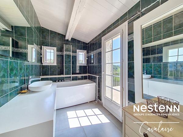 Maison Cavalaire-sur-mer 4 pièces 180 m2 vue mer et piscine