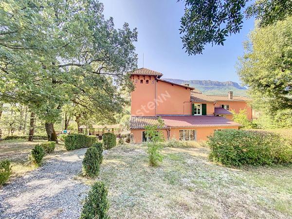 Élégante Maison de Maître à Noyers sur Jabron