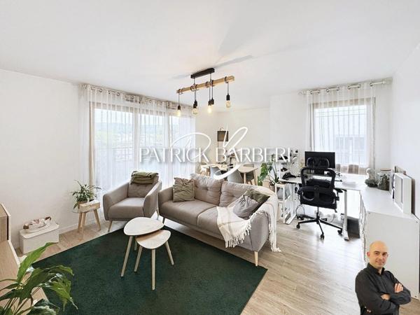 Résidence récente et dernier étage!