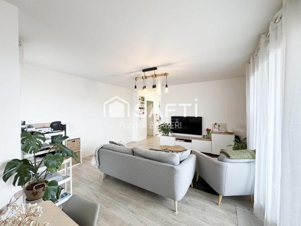 Résidence récente et dernier étage!