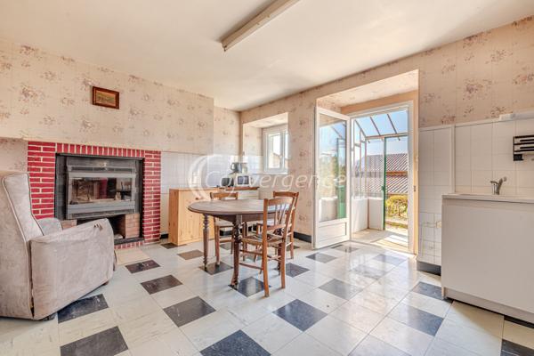 Maison de village
                                                                                                                                                                                                                                                                                                                        5 pièce(s)                                                                                                                                                                                                          3 chambre(s)                                                                                                                                                                                                          118  m²