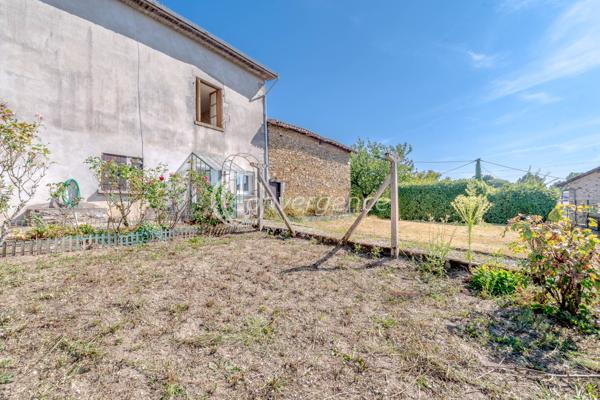 Maison de village
                                                                                                                                                                                                                                                                                                                        5 pièce(s)                                                                                                                                                                                                          3 chambre(s)                                                                                                                                                                                                          118  m²