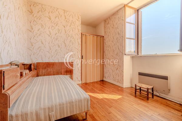 Maison de village
                                                                                                                                                                                                                                                                                                                        5 pièce(s)                                                                                                                                                                                                          3 chambre(s)                                                                                                                                                                                                          118  m²
