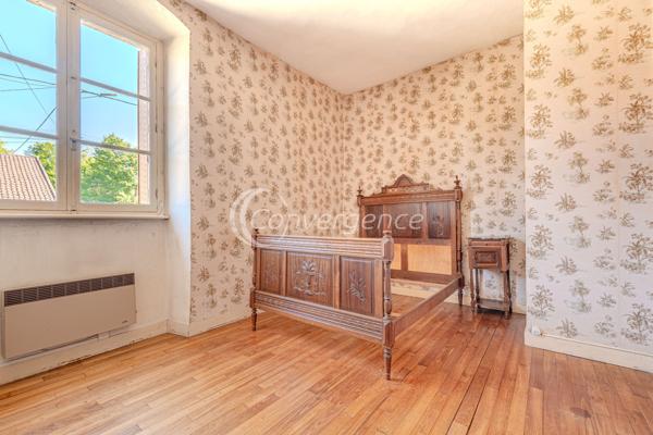 Maison de village
                                                                                                                                                                                                                                                                                                                        5 pièce(s)                                                                                                                                                                                                          3 chambre(s)                                                                                                                                                                                                          118  m²