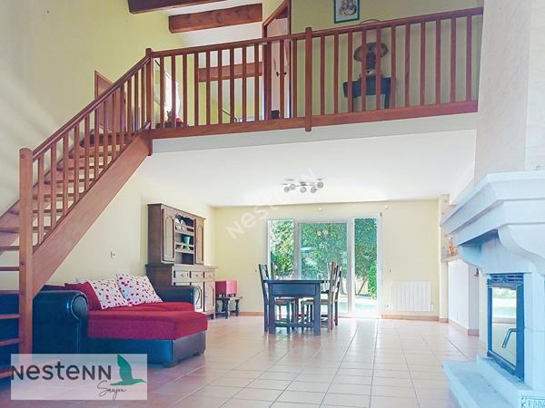 A vendre maison à deux pas du centre de Saujon,110 m², 3 chambres,2 garages, terrain de 815m²