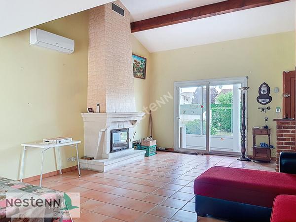 A vendre maison à deux pas du centre de Saujon,110 m², 3 chambres,2 garages, terrain de 815m²