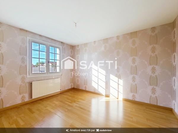 Pavillon familial 4 chambres, bien entretenu, grand garage, sur un beau terrain clos