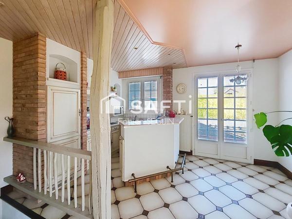 Pavillon familial 4 chambres, bien entretenu, grand garage, sur un beau terrain clos