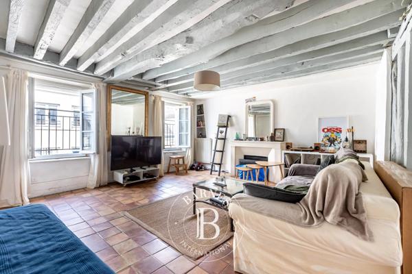 Paris 1er, Appartement 1 Chambre -  73 m² à vendre