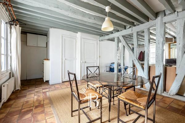 Paris 1er, Appartement 1 Chambre -  73 m² à vendre
