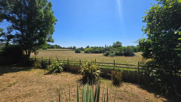 MAISON DE VILLAGE - CALME - ENVIRONNEMENT CAMPAGNE