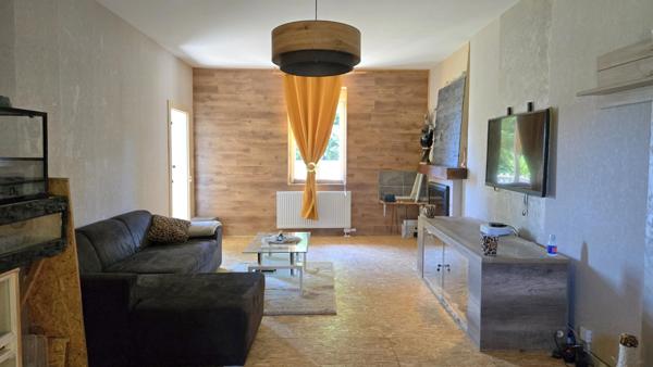 MAISON DE VILLAGE - CALME - ENVIRONNEMENT CAMPAGNE