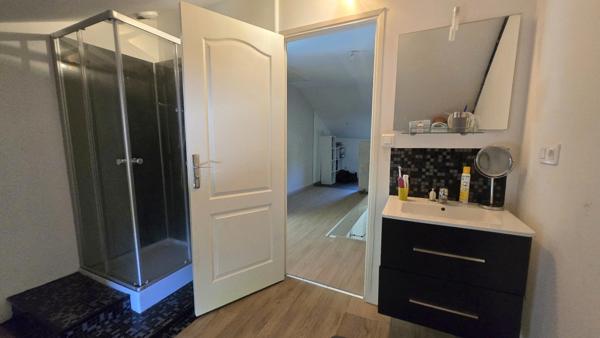 MAISON DE VILLAGE - CALME - ENVIRONNEMENT CAMPAGNE