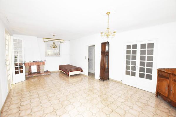 Nîmes (30900) maison avec super terrain au calme