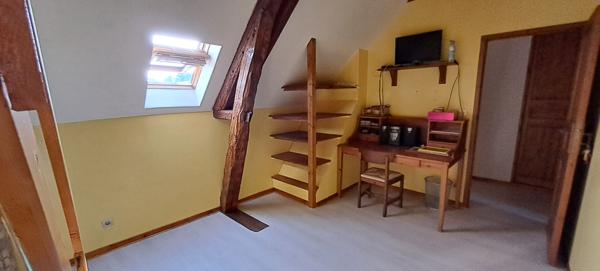 Maison de ville 3 chambres avec une cour centre-ville Etampes