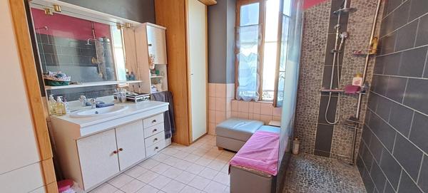 Maison de ville 3 chambres avec une cour centre-ville Etampes