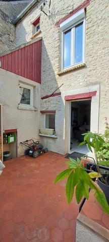 Maison de ville 3 chambres avec une cour centre-ville Etampes