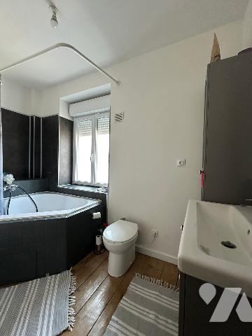 Maison de ville de 4 pièces-80 m2 + extérieur