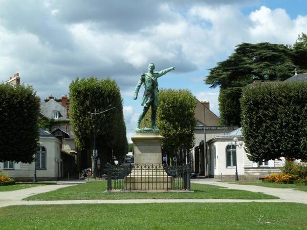 NANTES/MELLINET MAISON AVEC BEAU JARDIN/GARAGE/4 CHAMBRES