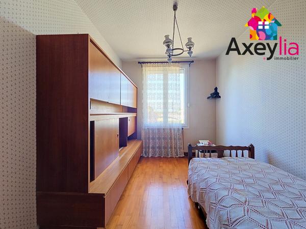 A VENDRE - ROANNE - MAISON SUR SOUS SOL AVEC GRAND GARAGE INDEPENDANT