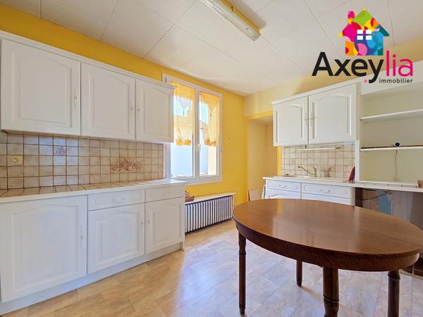 A VENDRE - ROANNE - MAISON SUR SOUS SOL AVEC GRAND GARAGE INDEPENDANT