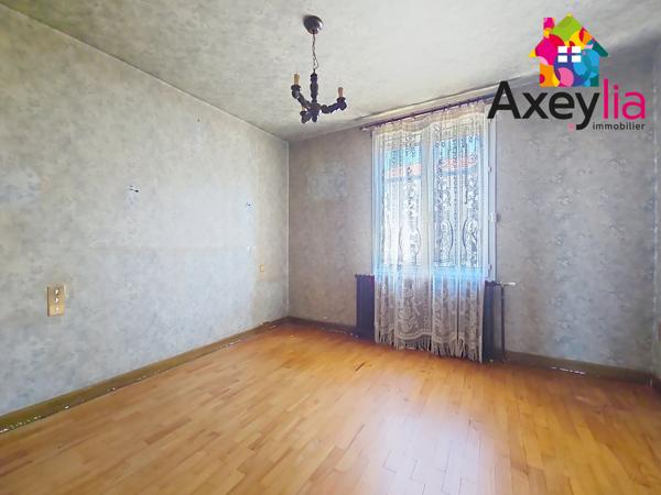 A VENDRE - ROANNE - MAISON SUR SOUS SOL AVEC GRAND GARAGE INDEPENDANT