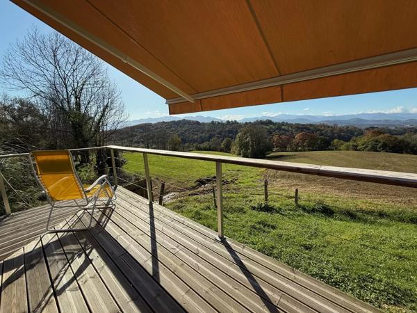 Belle maison en pierre, avec dépendances et une vue magnifique sur les Pyrénées