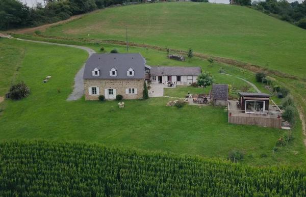 Belle maison en pierre, avec dépendances et une vue magnifique sur les Pyrénées