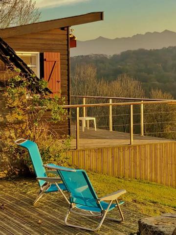 Belle maison en pierre, avec dépendances et une vue magnifique sur les Pyrénées
