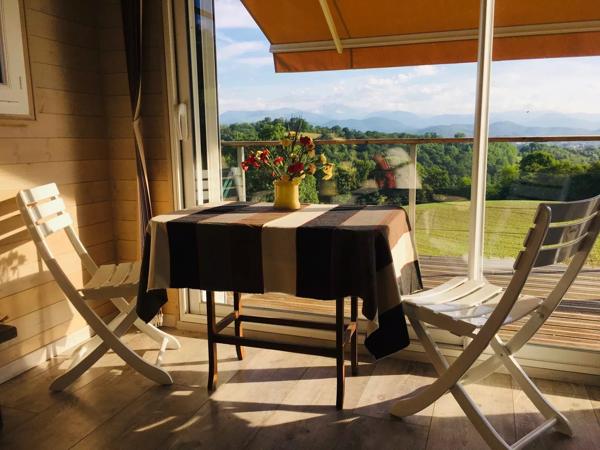 Belle maison en pierre, avec dépendances et une vue magnifique sur les Pyrénées