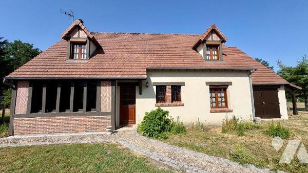 Située dans un environnement agréable à Salbris (41300), cette belle maison construite en 1996 ...