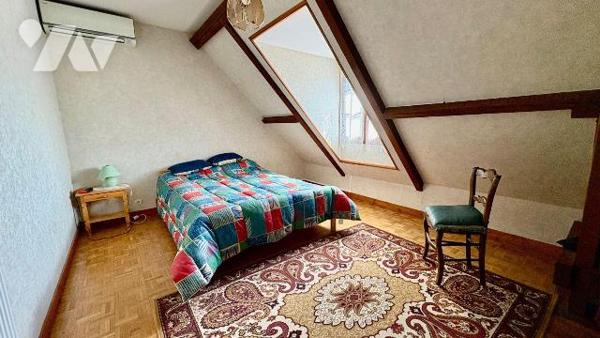 Située dans un environnement agréable à Salbris (41300), cette belle maison construite en 1996 ...