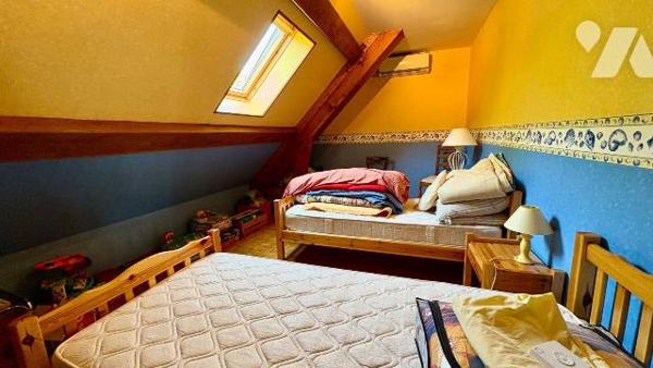 Située dans un environnement agréable à Salbris (41300), cette belle maison construite en 1996 ...